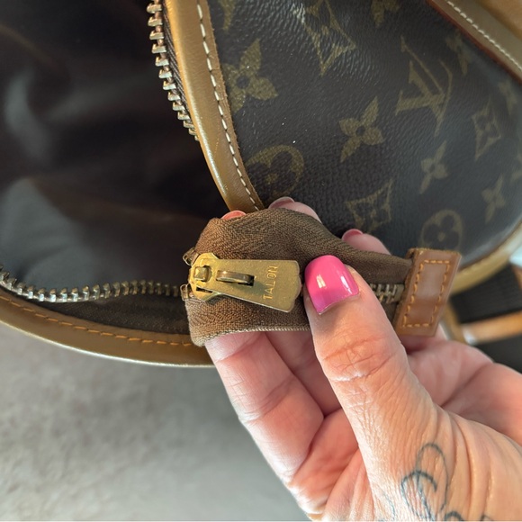 Louis Vuitton - Picture 7 of 13